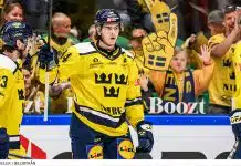 Beijer Hockey Games: Seger mot Schweiz efter backens succé Succé för Albert Johansson i Tre Kronor