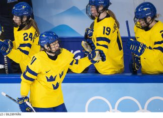 Damkronorna flyttas upp till A-VM