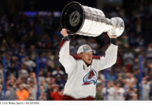 Stjärnbacken avslutar karriären – dagar innan premiären Erik Johnson avslutar karriären.