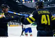 VM: Succé för Stenberg när Tre Kronor besegrade Italien Seger för Tre Kronor mot Italien i Hockey-VM