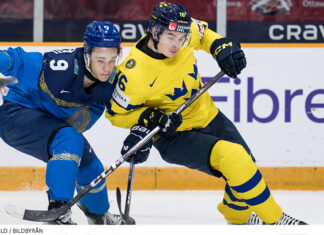 JVM: Målfest när Juniorkronorna besegrade Kazakstan Juniorkronorna krossade Kazakstan i JVM.