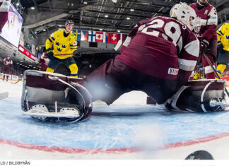 VIDEO: Spänning när Juniorkronorna besegrade Lettland Sverige vidare till semifinal i Junior-VM