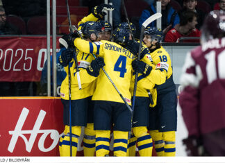 JVM: Juniorkronorna till semifinal efter rysare mot Lettland Juniorkronorna till semifinal i JVM