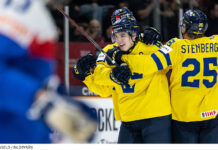 VIDEO: Sandin-Pellikkas målsuccé när Juniorkronorna vann JVM-premiären Seger för Juniorkronorna i JVM-premiären