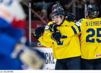 VIDEO: Sandin-Pellikkas målsuccé när Juniorkronorna vann JVM-premiären Seger för Juniorkronorna i JVM-premiären
