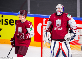 Favoriten vidare i VM – värdlandet utslaget