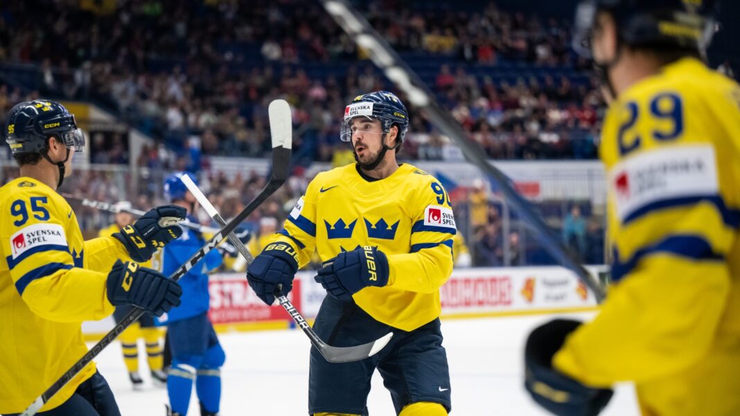 Marcus Johansson firar ett mål med lagkamraterna.