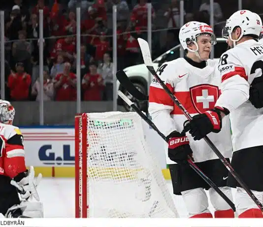 VIDEO: Schweiz rusar mot slutspel – se målen mot Österrike här Schweiz krossade rivalen i Hockey-VM