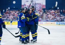 Tre Kronor tog sjunde raka segern – gick obesegrade genom gruppspelet Tre Kronor firar ett mål mot Slovakien.