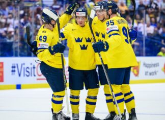 Tre Kronor körde över Tyskland i VM Tre Kronor firar ett mål mot Tyskland.
