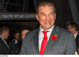 Legendaren får lämna IIHF – Skyttekungen kan ersätta